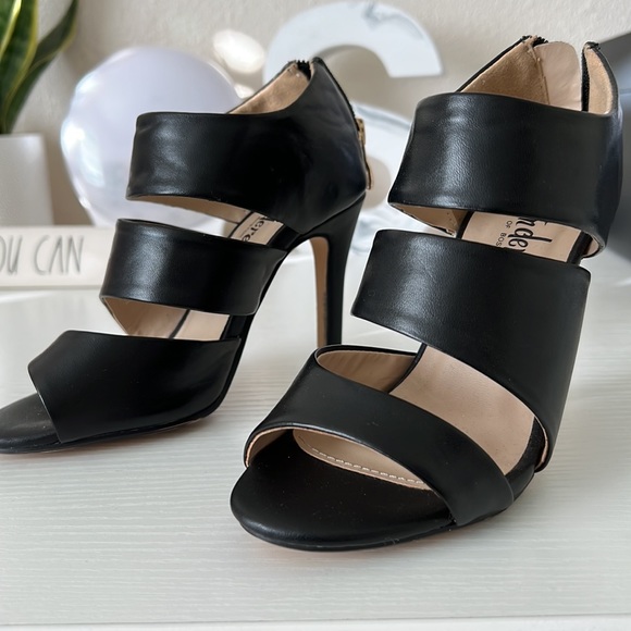 Cinderella of Boston open toed high heels - Black - Picture 2 of 3